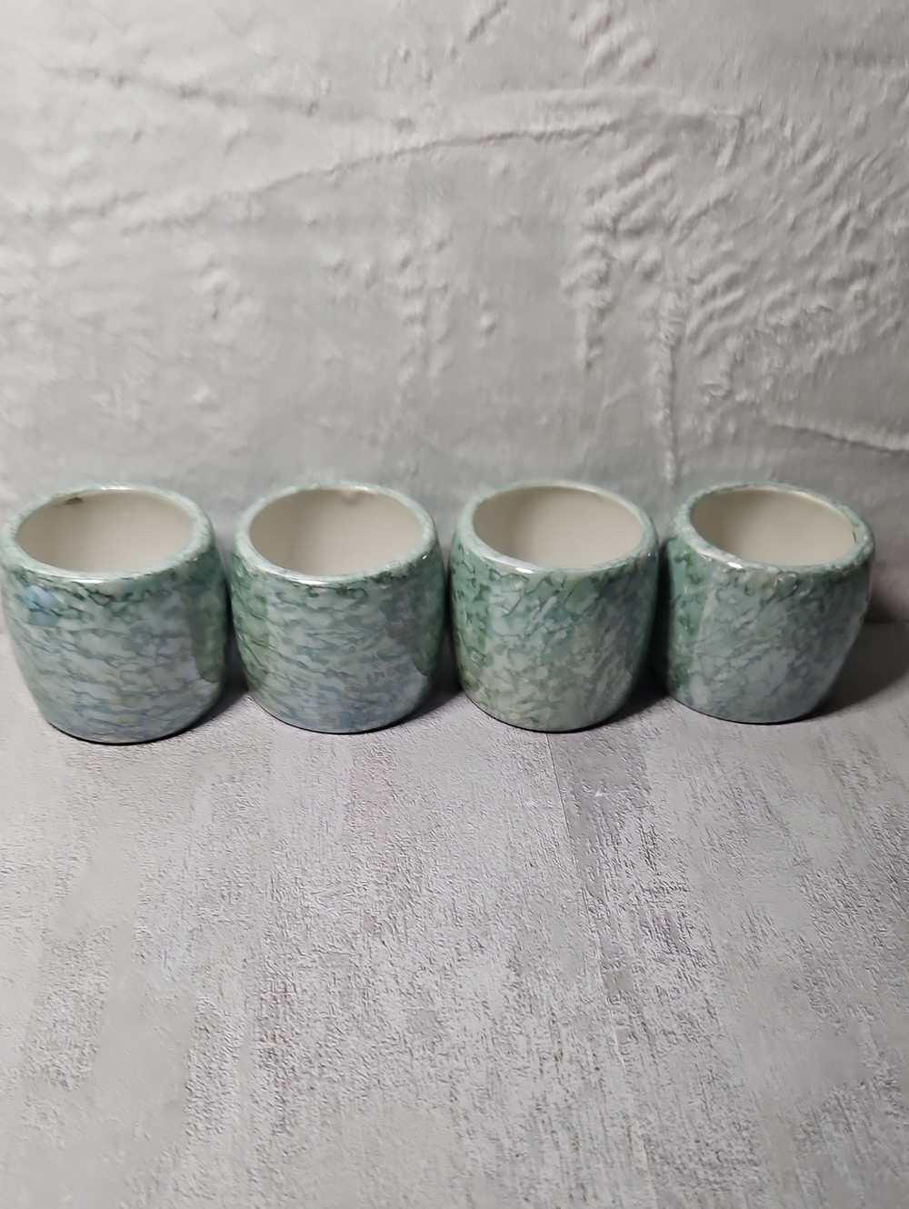 4 green crackle-glaze ceramic napkin rings